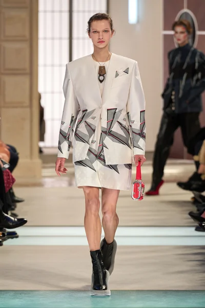 Look 32